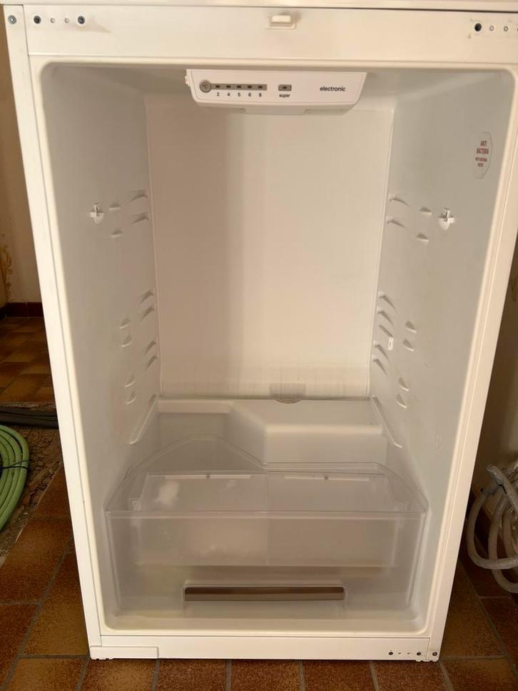 Inbouw koelkast A+, Elektronische apparatuur, Koelkasten en IJskasten, Gebruikt, Zonder vriesvak, 100 tot 150 liter, 85 tot 120 cm