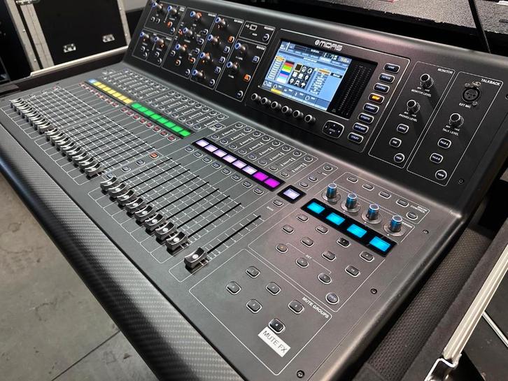 Midas M32 met flightcase + X-live kaart, Muziek en Instrumenten, Mengpanelen, Zo goed als nieuw, 20 kanalen of meer, Ophalen