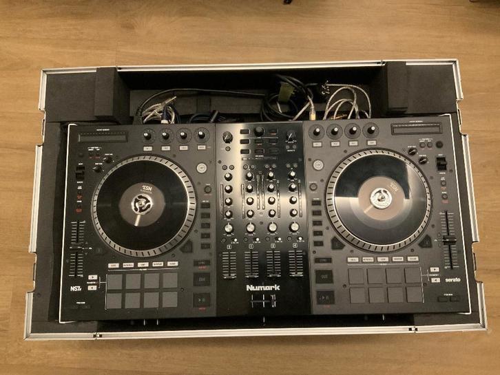 CONTRÔLEUR DJ 4 CANAUX Numark NS7 II avec flight-case, Musique & Instruments, DJ sets & Platines, Comme neuf, Platine, Numark