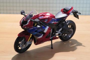 Honda CBR1000RR-R SP Fireblade 1:12 blister beschikbaar voor biedingen