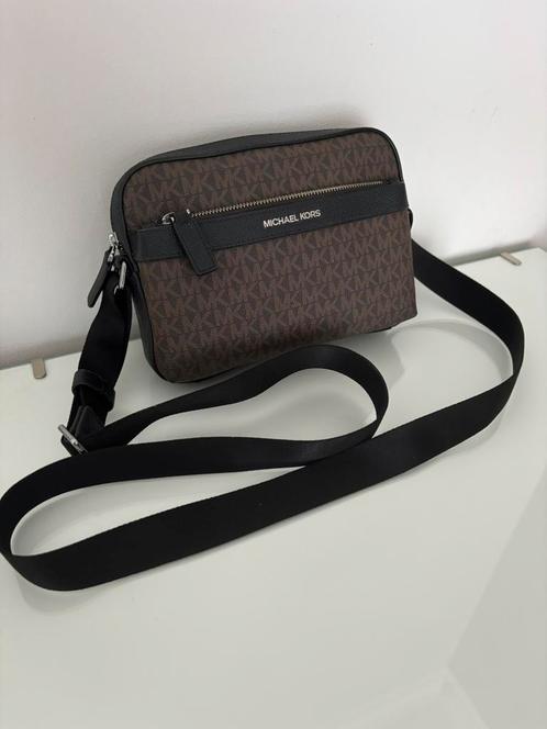 Michael Kors schoudertas, Handtassen en Accessoires, Tassen | Schoudertassen, Zo goed als nieuw, Leer, Ophalen