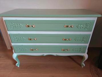 Opgeknapt antiek ladekastje / commode in perfecte staat beschikbaar voor biedingen