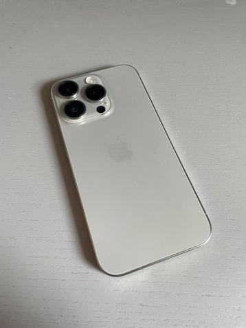 NIEUSTAAT iPhone 15 Pro natural titanium beschikbaar voor biedingen