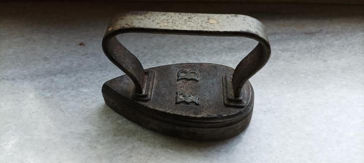 ancien petit fer à repasser FB - 504 gr, Electroménager, Fers à repasser & Planches à repasser, Utilisé, Fer à repasser sans fil