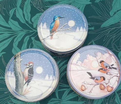 3 X KOEKJESBLIK MET VOGEL MOTIEF (IJSVOGEL SPECHT GOUDVINK), Verzamelen, Blikken, Gebruikt, Koek(jes), Overige merken, Ophalen of Verzenden