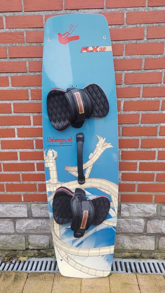 Kiteboard Underground FLX 32, Watersport en Boten, Kitesurfen, Gebruikt, Kiteboard, Twintip, Ophalen