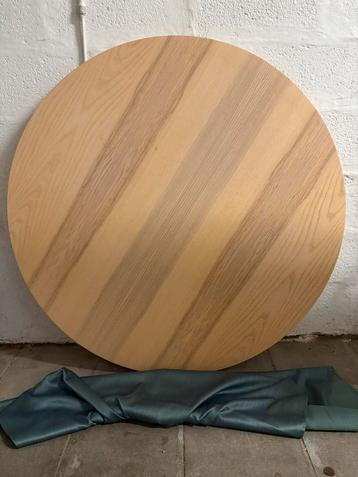 LISABO tafel IKEA in nieuwstaat beschikbaar voor biedingen