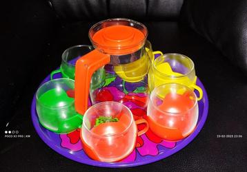 Kopjes en kan Retro Vintage beschikbaar voor biedingen