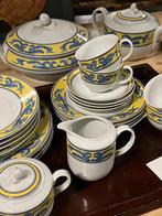 Servies in Portugees porselein, Huis en Inrichting, Keuken | Servies, Ophalen, Overige typen, Zo goed als nieuw, Overige stijlen