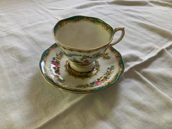 Dames kop en schotel, Royal Albert, Shelsea Bird., Antiek en Kunst, Antiek | Servies los, Ophalen of Verzenden