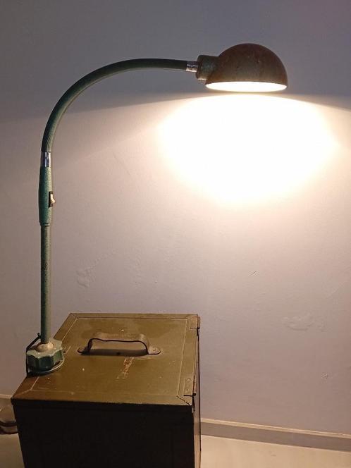 Verweerde industriële bureaulamp ADHER, Antiek en Kunst, Antiek | Verlichting, Ophalen of Verzenden