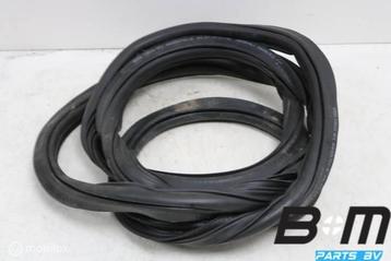 Portierrubber LV of RV Audi A4 8W Avant 8W0831721B beschikbaar voor biedingen