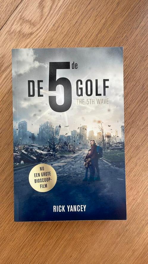 Rick Yancey - De vijfde golf, Livres, Livres pour enfants | Jeunesse | 13 ans et plus, Comme neuf, Enlèvement ou Envoi