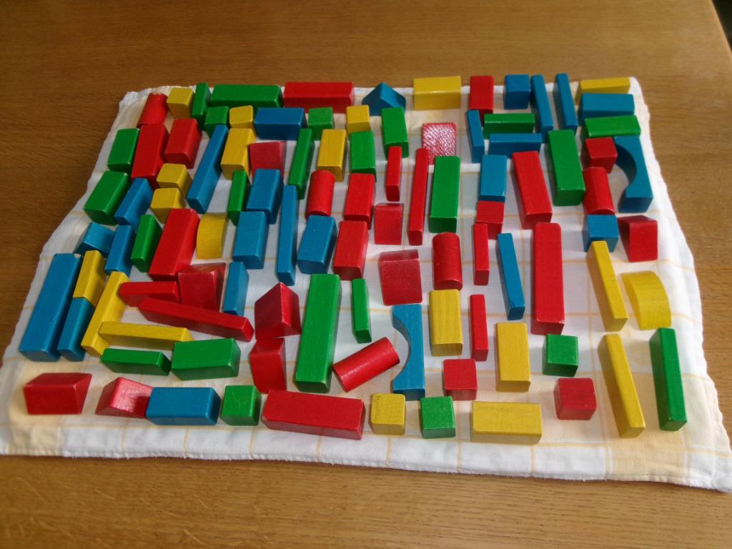 Des blocs de bois et un train, Enfants & Bébés, Jouets | Jouets en bois, Utilisé, Autres types, Enlèvement ou Envoi