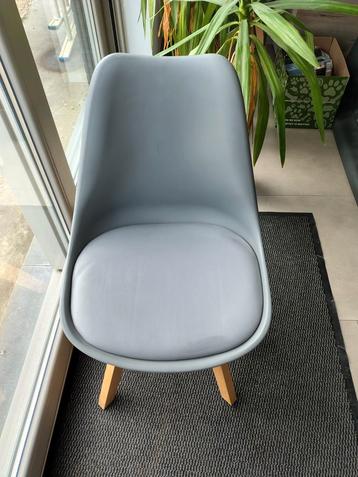 2 moderne stoelen/keukenstoelen grijsblauw blauwgrijs beschikbaar voor biedingen