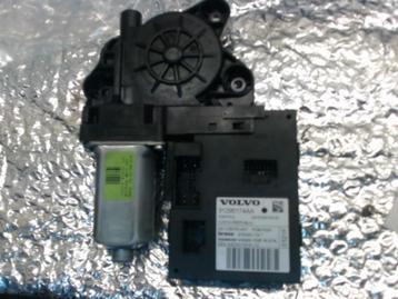 Moteur essuie glace avant droit Volvo V 40 BK 2016 LP/14886 beschikbaar voor biedingen