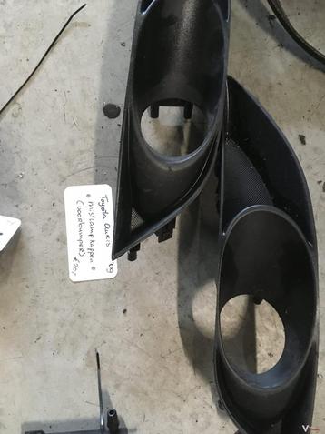 toyota auris '09 mistlamp frame l+r beschikbaar voor biedingen