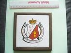 Tegel  met embleem Rijkswacht Sportkring, Verzenden, Rijkswacht, Embleem of Badge