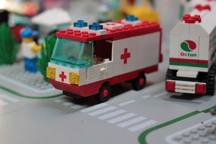 LEGO Classic Town 6688 Ambulance MET boekje, Kinderen en Baby's, Speelgoed | Duplo en Lego, Zo goed als nieuw, Lego, Complete set