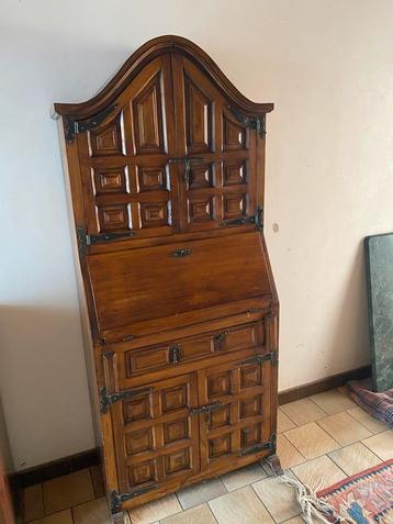 Secretaire beschikbaar voor biedingen