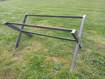 Pied de table  beschikbaar voor biedingen