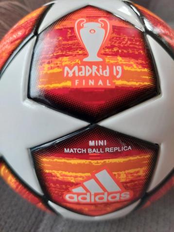 adidas champion league Madrid 19 finale mini bal