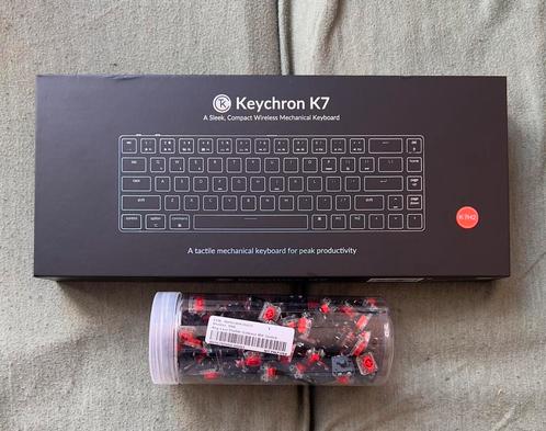 Keychron K7 RGB + Originele accessoires, Informatique & Logiciels, Claviers, Utilisé, Qwerty, Ergonomique, Clavier gamer, Touches multimédia