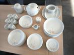 Eet en koffieservies 68-delig / 12 personen, Ophalen of Verzenden, Zo goed als nieuw, Porselein, Bord(en)