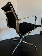 Vitra Eames EA 108, Huis en Inrichting, Ophalen, Zo goed als nieuw