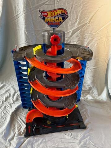 Hotwheels mega garage voor 80+ auto's beschikbaar voor biedingen
