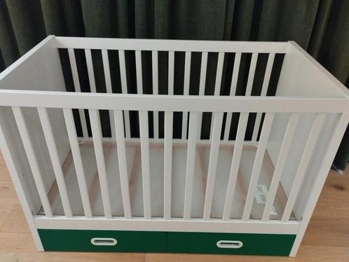 Babybed met 2 handige lades, Kinderen en Baby's, Babywiegjes en Ledikanten, Zo goed als nieuw, Ledikant, Ophalen