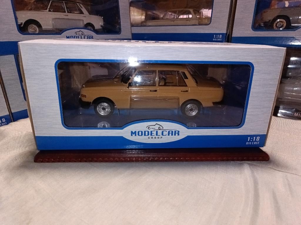 Wartburg 353 bruin om 1:18 - MCG, Hobby en Vrije tijd, Modelauto's | 1:18, Zo goed als nieuw, Auto, Overige merken, Ophalen of Verzenden