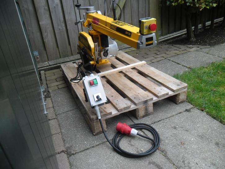 Dewalt DW729 radiaalzaag, Doe-het-zelf en Bouw, Gereedschap | Zaagmachines, Gebruikt, Afkortzaag, 1200 watt of meer, 70 mm of meer