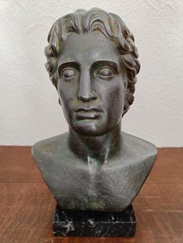 Bronzen buste op marmer "Alexander de Grote"by Lioulias  beschikbaar voor biedingen