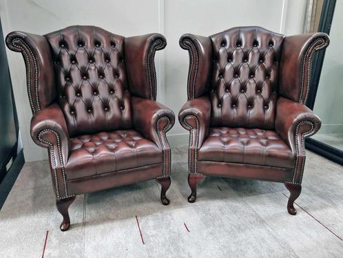 Prachtige Set (2) antiek bruin Chesterfield Wing Oorfauteuil, Huis en Inrichting, Fauteuils, Nieuw, Hout, Leer, 75 tot 100 cm