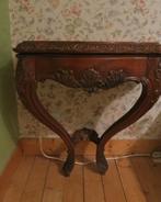 Paire de grandes consoles d’appliques Louis XV en noyer, Ophalen