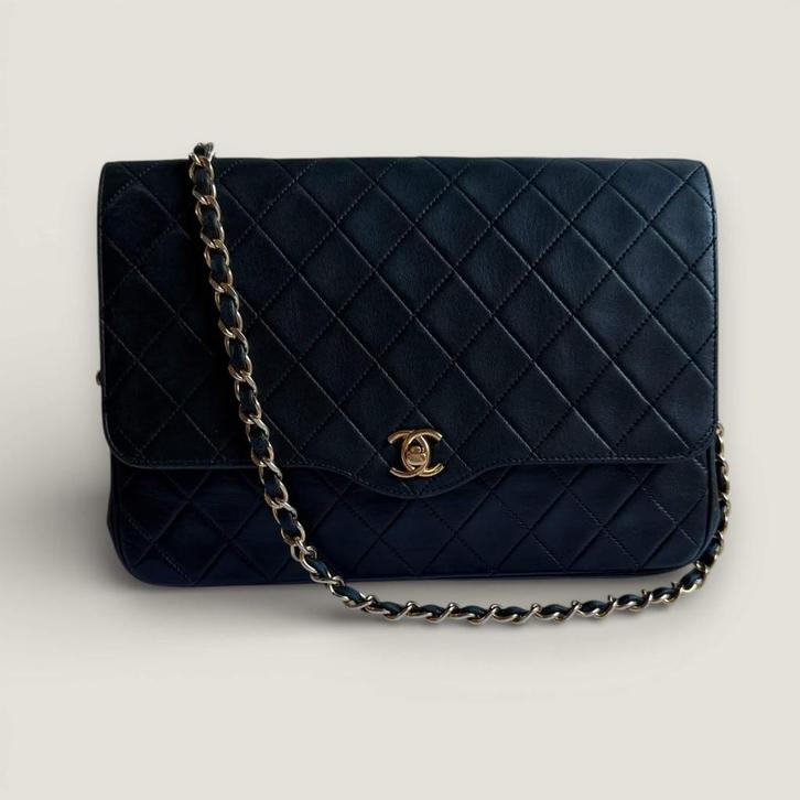 Chanel vintage matelasse single flap, Handtassen en Accessoires, Tassen | Damestassen, Gebruikt, Schoudertasje, Zwart, Ophalen of Verzenden