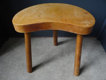 Petit Tabouret Tripode Vintage 1960-Design. beschikbaar voor biedingen