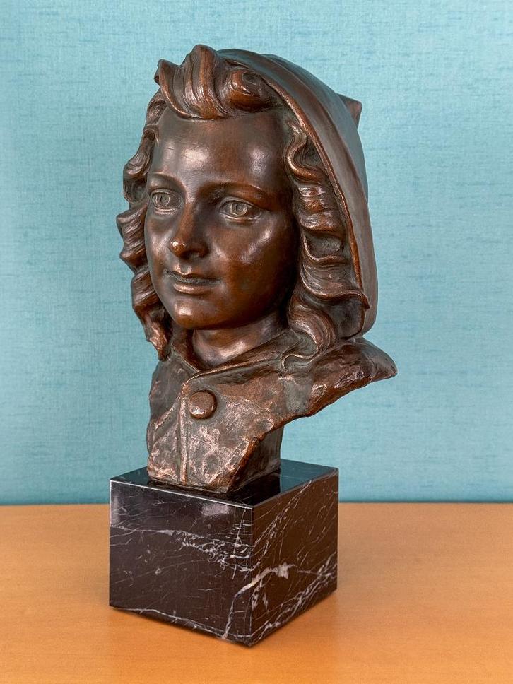 Sculptuur buste van een vrouw van Johannes DOMMISSE, Antiek en Kunst, Kunst | Beelden en Houtsnijwerken, Ophalen