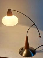 Scandinavische opaline lamp met vintage design, Huis en Inrichting, Lampen | Tafellampen, Ophalen of Verzenden, Zo goed als nieuw