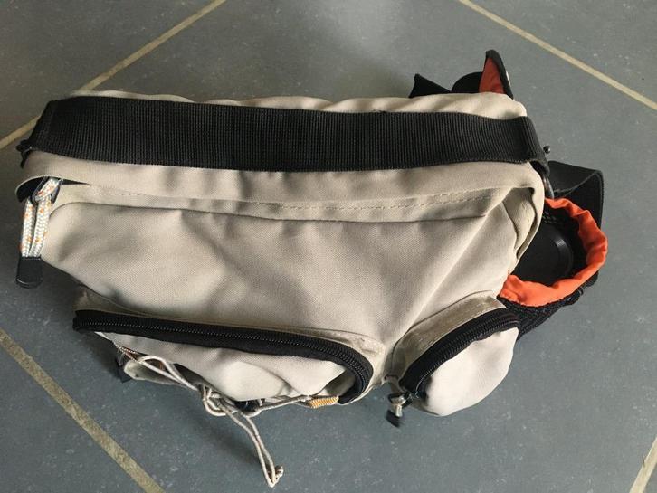 Schoudertas en heuptas met handvat voor allerlei(reis/foto), Handtassen en Accessoires, Tassen | Schoudertassen, Zo goed als nieuw