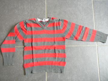 rood-grijze trui met v-hals