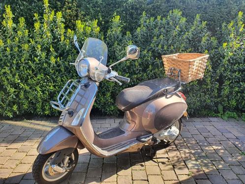 Vespa Primavera 50cc Touring brons 2018 incl. Vespahelm, Vélos & Vélomoteurs, Scooters | Vespa, Utilisé, Autres modèles, Classe B (45 km/h)