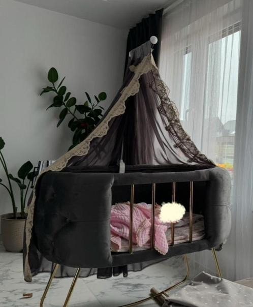 Luxe babywieg met hemel en fluwelen afwerking, Kinderen en Baby's, Babywiegjes en Ledikanten, Zo goed als nieuw, Wieg, Ophalen