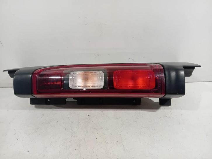 ACHTERLICHT RECHTS BUITEN Opel Vivaro (01-2014/12-2019), Auto-onderdelen, Verlichting, Opel, Gebruikt
