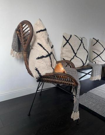 3 grote kussens 70x70 cm beschikbaar voor biedingen