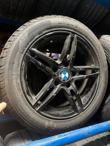 Zwarte velgen BMW + winterbanden 205/55R16 91H beschikbaar voor biedingen