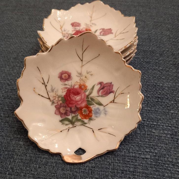 Vintage juwelenbordje. Bloemenmotief., Handtassen en Accessoires, Broches, Ophalen of Verzenden