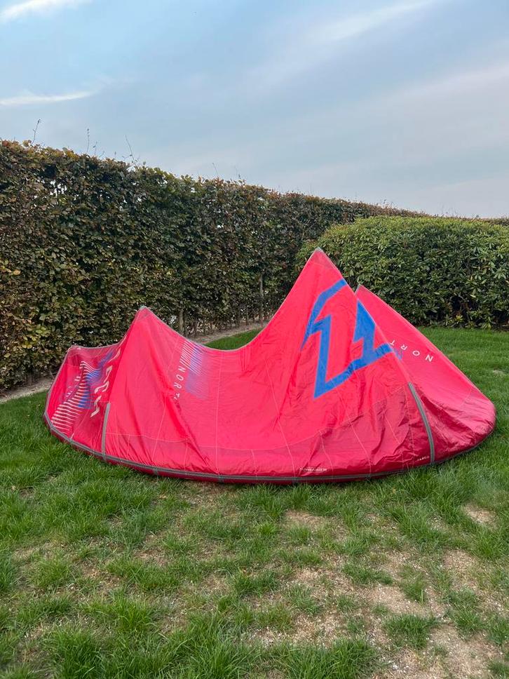 North reach 9m, Watersport en Boten, Kitesurfen, Zo goed als nieuw, Kite, 9 m², Ophalen of Verzenden
