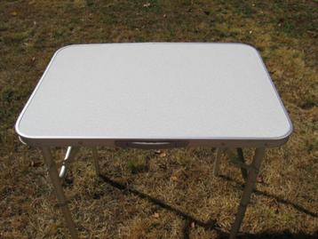 camping tafel beschikbaar voor biedingen